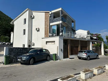 Haus in erster Meereslinie in Herceg Novi, Baosici